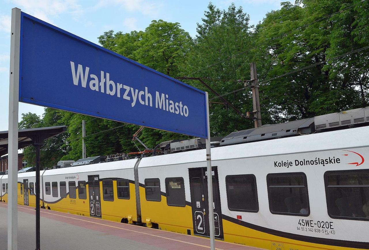 Art Mieszkanie Blisko Dworca Pkp Walbrzych Miasto Bagian luar foto