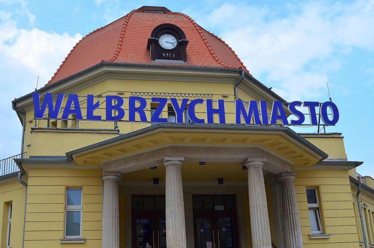 Art Mieszkanie Blisko Dworca Pkp Walbrzych Miasto Bagian luar foto
